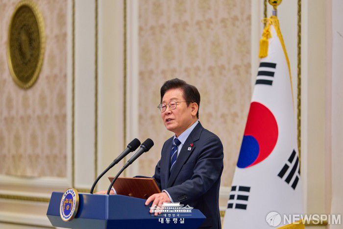 [서울=뉴스핌] 이재명 대통령이 4일 서울 종로구 청와대 영빈관에서 열린 산업 역군 초청 오찬 행사에서 발언하고 있다. [사진=대통령실] 2025.12.04 photo@newspim.com