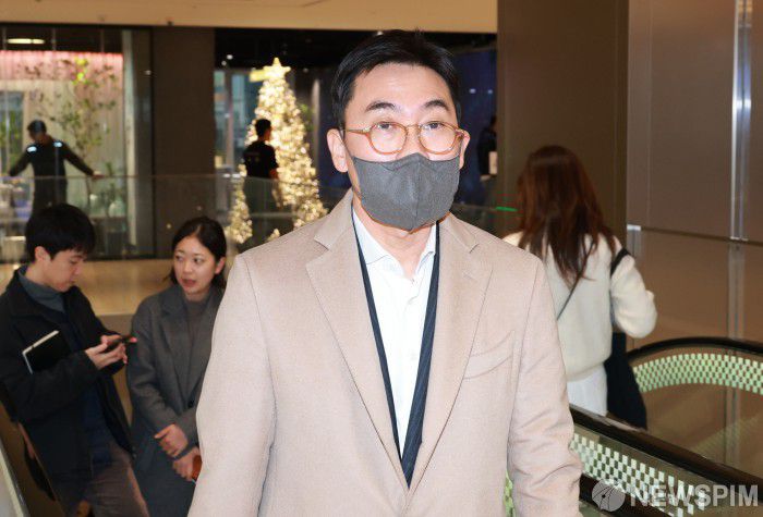 '집사 게이트' 의혹의 핵심 인물로 지목된 조영탁 IMS모빌리티 대표가 5일 구속 전 피의자 심문(영장실질심사)에 출석했다민중기 특별검사팀이 이른바 '집사게이트' 의혹의 핵심 피의자인 조영탁 IMS모빌리티 대표에 대한 구속영장을 재청구했다. 사진은 조 대표가 지난달 27일 서울 종로구 KT광화문빌딩 웨스트에 마련된 김건희 특검 사무실에 피의자 신분으로 출석하는 모습. [사진=뉴스핌 DB]