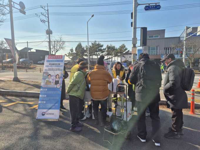 연천군, 겨울철 복지위기가구 발굴 및 고독사 예방 위한 홍보 캠페인 실시[사진=연천군] 2025.12.05 sinnews7@newspim.com