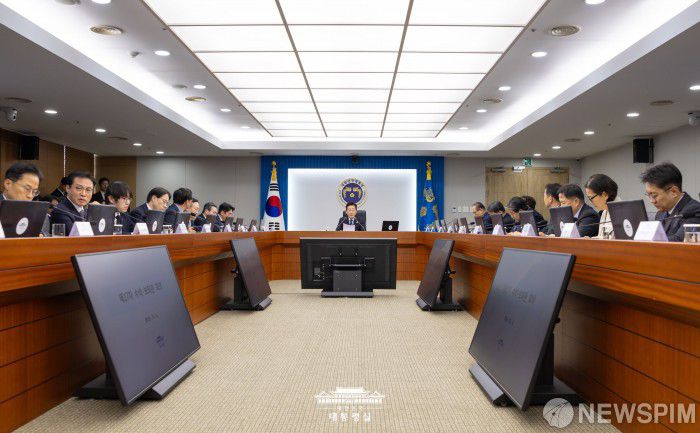 [서울=뉴스핌] 이재명 대통령이 5일 서울 용산구 대통령실에서 열린 제17차 수석·보좌관 회의에서 모두발언을 하고 있다. [사진=대통령실] 2025.12.04 photo@newspim.com