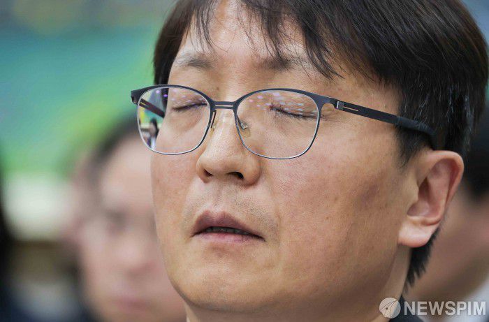 [서울=뉴스핌] 윤창빈 기자 = 박대준 쿠팡 대표이사가 3일 서울 여의도 국회 정무위원회에서 열린 쿠팡 개인정보 유출 관련 현안질의에서 잠시 눈을 감고 있다. 2025.12.03 pangbin@newspim.com