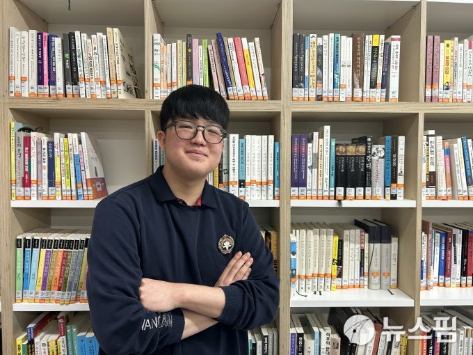 [서울=뉴스핌] 황혜영 인턴기자 = 서울 광진구 광남고등학교에 재학 중인 왕정건(18)군은 '불수능'으로 꼽히는 2026학년도 대학수학능력시험(수능)에서 만점을 받았다. 2025.12.05 hyeng0@newspim.com