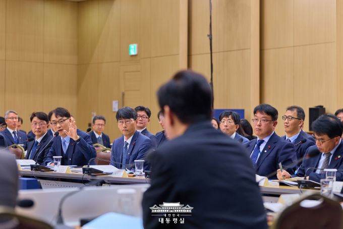 이재명 대통령이 12일 세종시 정부세종컨벤션센터에서 열린 과학기술정보통신부와 개인정보보호위원회 부처 업무보고를 주재하고 있다. [사진=대통령실]