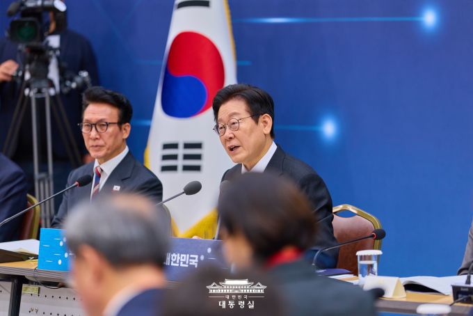 이재명 대통령이 12일 세종시 정부세종컨벤션센터에서 열린 과학기술정보통신부와 개인정보보호위원회 업무보고에서 발언하고 있다. [사진=대통령실]