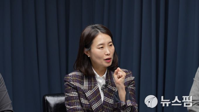 [서울=뉴스핌] 한태희 기자 =  김소희 국민의힘 국회의원이  뉴스핌TV 스튜디오에서 '국가 리스크된 정치 양극화, 어떻게 풀 것인가'를 주제로 대담하고 있다. [사진=뉴스핌] 2025.12.12 ace@newspim.com