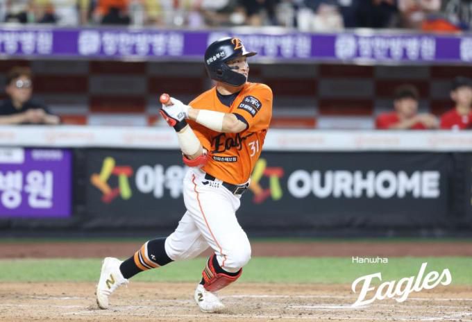 [서울=뉴스핌] 장환수 스포츠전문기자= 한화 손아섭이 23일 SSG와 대전 경기에서 8회 안타를 쳐 역대 처음으로 통산 2600안타 고지에 올랐다. [사진=한화] 2025.08.23 zangpabo@newspim.com