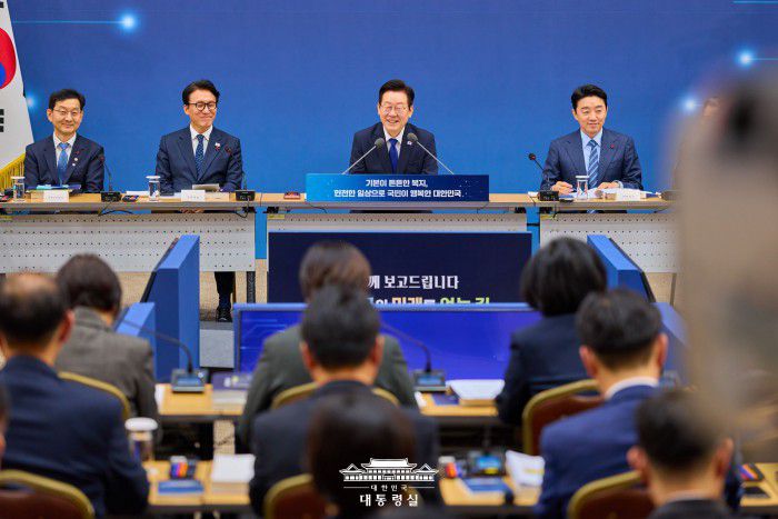 [서울=뉴스핌] 이재명 대통령이 16일 세종시 정부세종컨벤션센터에서 열린 보건복지부(질병관리청)·식품의약품안전처 업무보고에서 발언하고 있다. [사진=대통령실] 2025.12.16 photo@newspim.com3