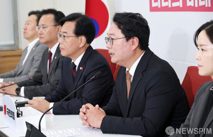 [서울=뉴스핌] 윤창빈 기자 = 천하람 개혁신당 원내대표가 17일 오전 서울 여의도 국회에서 '통일교 특검법' 공동 발의를 논의하기 위한 송언석 국민의힘 원내대표와의 회동에서 발언하고 있다. 2025.12.17 pangbin@newspim.com