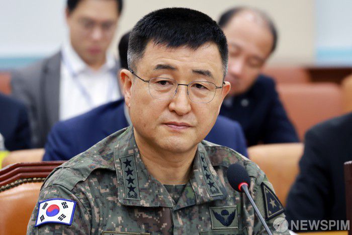 [서울=뉴스핌] 이형석 기자 = 계엄사령관이었던 박안수 육군참모총장이 5일 서울 여의도 국회에서 열린 국방위원회 제8차 전체회의에 자리하고 있다 2024.12.05 leehs@newspim.com