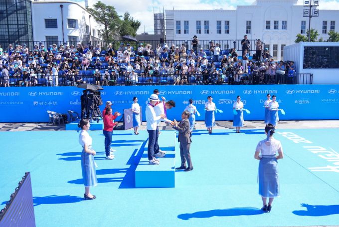 세계양궁선수권대회 시상.  [사진=광주시] 2025.12.26 bless4ya@newspim.com