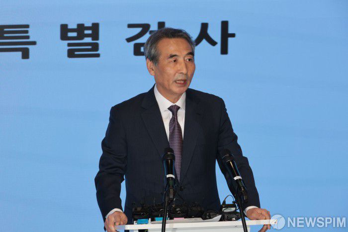 [서울=뉴스핌] 이길동 기자 = 김건희 씨 의혹을 수사한 민중기 특별검사가 29일 서울 종로구 KT광화문빌딩에 마련된 특검 사무실에서 최종 수사 결과를 발표하고 있다. 2025.12.29. gdlee@newspim.com