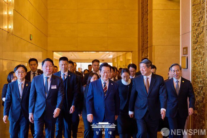 [서울=뉴스핌] 이재명 대통령이 지난 5일 중국 베이징 조어대에서 열린 한중 비즈니스 포럼에 참석하고 있다. [사진=대통령실] 2026.01.06 photo@newspim.com