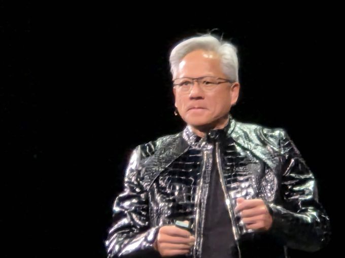 [라스베이거스=뉴스핌] 김아영 기자 = 젠슨황 엔비디아 최고경영자(CEO)가 5일(현지시간) 미국 라스베이거스 퐁텐블로 호텔에서 열린 CES 2026 기조연설에 참여하고 있다. 2026.01.06 aykim@newspim.com