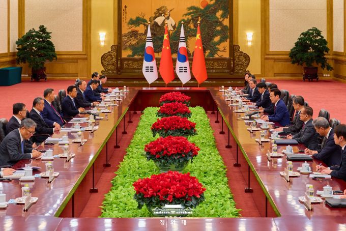 이재명 대통령과 시진핑(習近平) 중국 국가주석이 5일 베이징 인민대회당에서 한중 정상회담을 하고 있다. [사진=청와대]