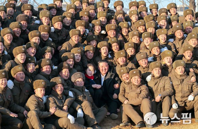 [서울=뉴스핌] 이영종 통일전문기자 = 북한 국무위원장 김정은이 5일 우크라이나전에 투입됐다 전사한 군인들을 추모하기 위한 시설인 '해외 군사작전 전투위훈기념관'을 방문했다. [사진=노동신문] 2026.01.06 yjlee@newspim.com