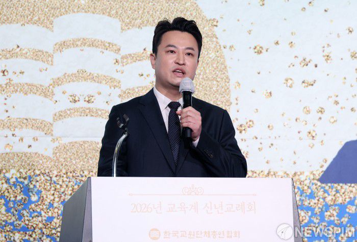 [서울=뉴스핌] 정일구 기자 = 강주호 한국교원단체총연합회(교총) 회장이 7일 오후 서울 영등포구 FKI타워 컨퍼런스센터에서 열린 2026년 교육계 신년교례회에서 환영사를 하고 있다. 2026.01.07 mironj19@newspim.com