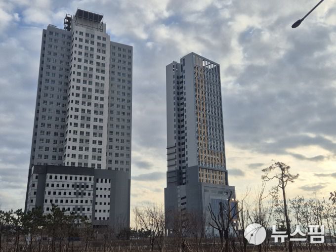 [서울=뉴스핌] 정영희 기자 = 경기 안산시 반달섬 내 생활숙박시설의 모습. 2026.01.06 chulsoofriend@newspim.com