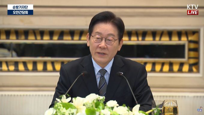 이재명 대통령이 7일 상하이 프레스센터에서 열린 기자간담회에서 발언하는 모습. [캡쳐=KTV]