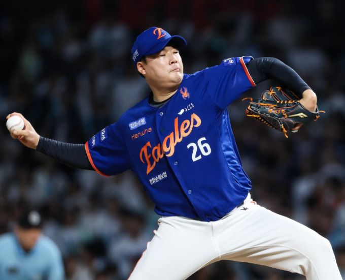 한화의 8회를 책임지는 셋업맨 한승혁. [사진 = 한화]