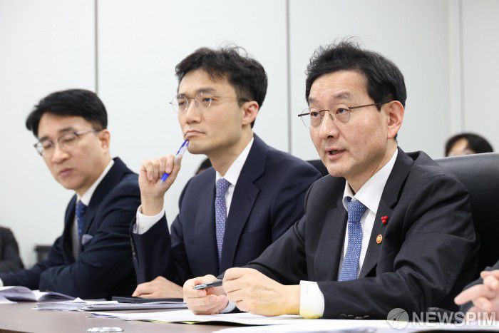 [서울=뉴스핌] 윤창렬 국무조실장이 12일 서울 종로구 정부서울청사에서 열린 공소청법안 및 중수청법안 입법예고 관련 기자간담회에서 발언하고 있다.[사진= 총리실] 2026.01.12 photo@newspim.com