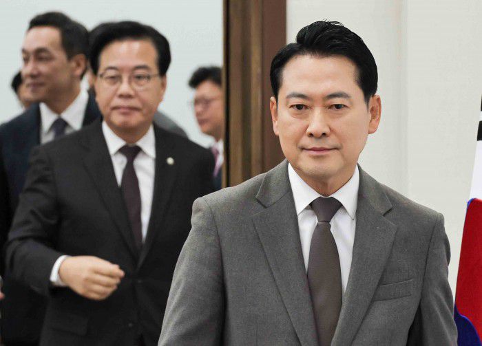 [서울=뉴스핌] 윤창빈 기자 = 장동혁 국민의힘 대표가 11일 서울 여의도 국회에서 열린최고위원회의에 참석하고 있다. 2025.12.11 pangbin@newspim.com