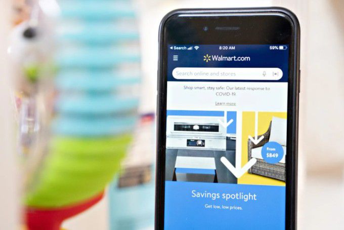 스마트폰 화면에 표시된 월마트 애플리케이션 화면 [사진=블룸버그통신]