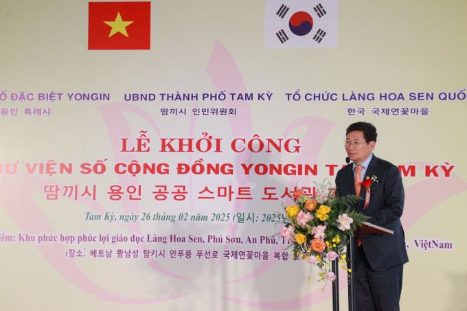 이상일 용인특례시장이 지난해 2월 26일 베트남 국제연꽃마을에서 개최한 용인 스마트 디지털도서관 착공식에 참석했다.[사진=용인]