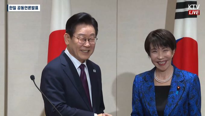 이재명 대통령이 13일 공동언론발표에서 발언을 마친 후 다카이치 사나에 일본 총리와 인사하고 있다. [사진=KTV]