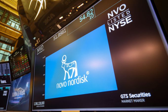 미국 뉴욕증권거래소의 시세 현황판에 표시된 노보노디스크 로고 [사진=블룸버그통신]