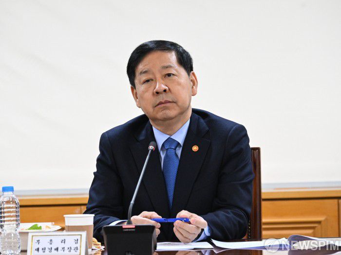 [서울=뉴스핌]구윤철 부총리 겸 재정경제부 장관이  8일 서울 중구 은행연합회에서 열린 '시장상황점검회의'를 주재하고 있다.[사진=재정경제부] 2026.01.08 photo@newspim.com
