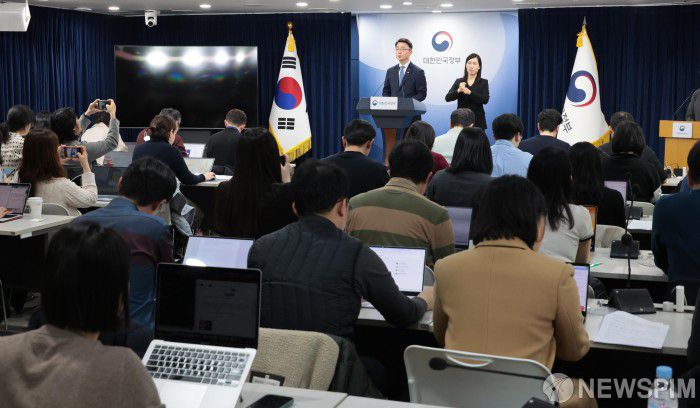 [서울=뉴스핌] 이길동 기자 =  류제명 과학기술정보통신부 제2차관이 15일 독자 AI 파운데이션 모델 프로젝트 1차 단계 평가 결과를 발표하고 있다.  2026.01.15 gdlee@newspim.com