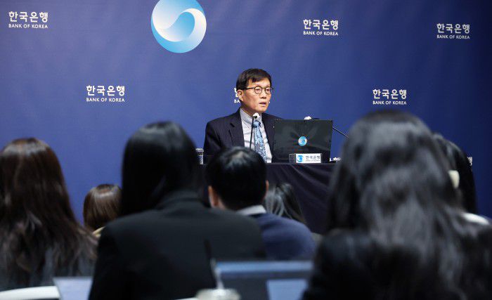 [서울=뉴스핌] 정일구 기자 = 이창용 한국은행 총재가 15일 오전 서울 중구 한국은행에서 열린 통화정책방향 기자간담회에서 발언하고 있다. 한은 금융통화위원회는 이날 새해 첫 회의에서 기준금리를 연 2.50%로 5연속 동결했다. 2026.01.15 mironj19@newspim.com