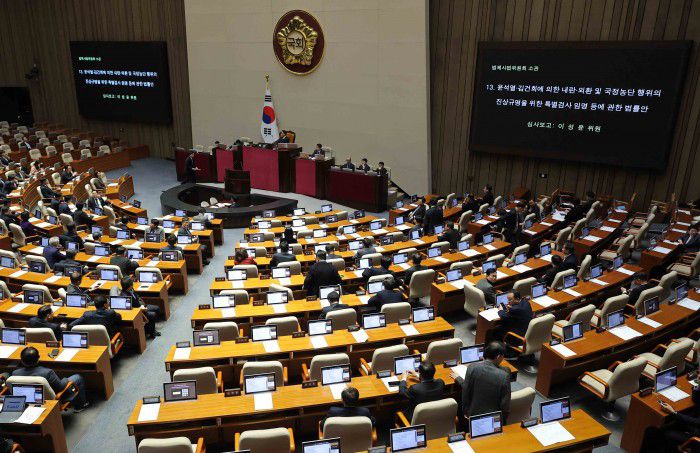 [서울=뉴스핌] 윤창빈 기자 = 15일 열린 국회 본회의에서 국토교통부 관할 '주택법' 및 '노후계획도시정비특별법' 개정안이 통과됐다.