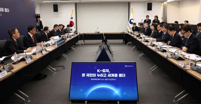 최휘영 문화체육관광부 장관이 16일 서울 종로구 국립현대미술관 서울관 대회의실에서 열린 문체부 소속·공공기관 3차 업무보고에서 발언을 하고 있다. [사진=문체부]