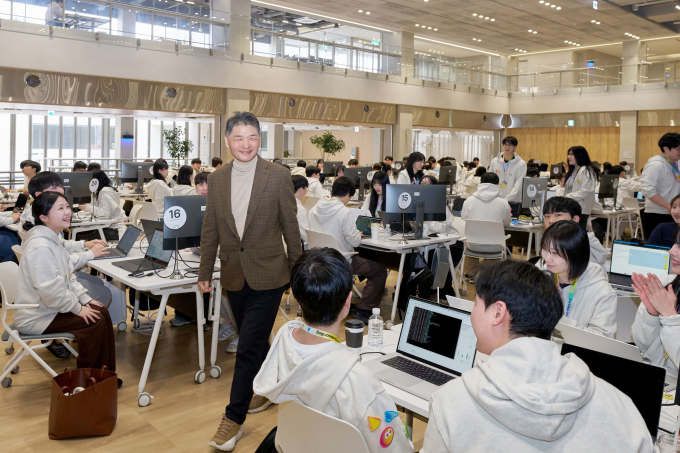 김범수 카카오 미래이니셔티브센터장이 신입 크루 교육 현장을 찾았다. [사진=카카오]