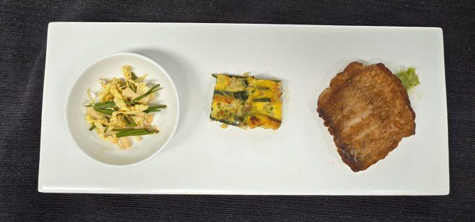 공식 오찬에 나온 제주산 옥돔구이와 해물파전, 채소무침. [사진=청와대]