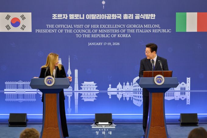 이재명 대통령과 조르자 멜로니 이탈리아 총리가 19일 청와대에서 정상회담 후 공동 언론발표하고 있다. [사진=청와대]