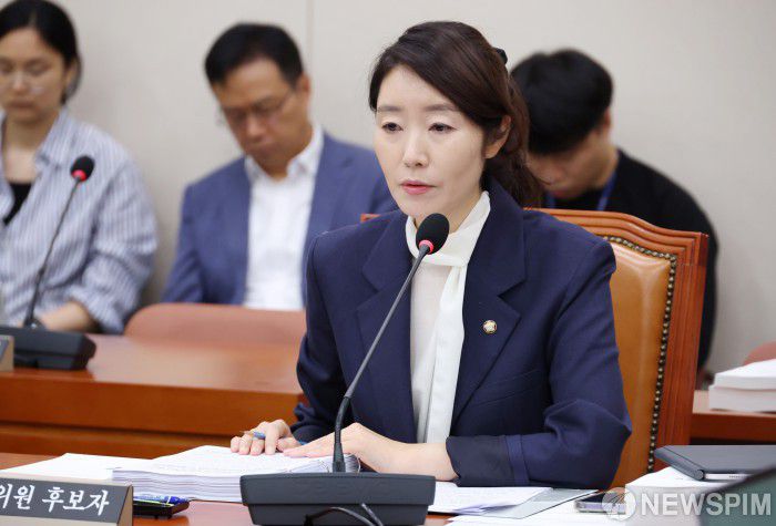 [서울=뉴스핌] 정일구 기자 = 강선우 여성가족부 장관 후보자가 14일 오전 서울 여의도 국회 여성가족위원회에서 열린 인사청문회에서 의원 질의에 답하고 있다. 2025.07.14 mironj19@newspim.com