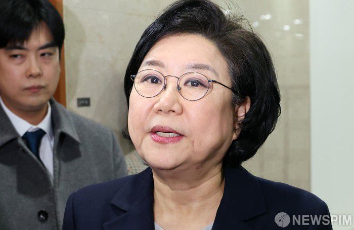 [서울=뉴스핌] 정일구 기자 = 이혜훈 기획예산처 장관 후보자가 19일 오후 서울 여의도 국회에서 인사청문회 관련 취재진의 질문에 답하고 있다. 2026.01.19 mironj19@newspim.com