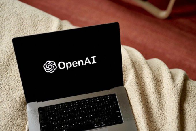 노트북 화면에 표시된 오픈AI 로고 [사진=블룸버그통신]