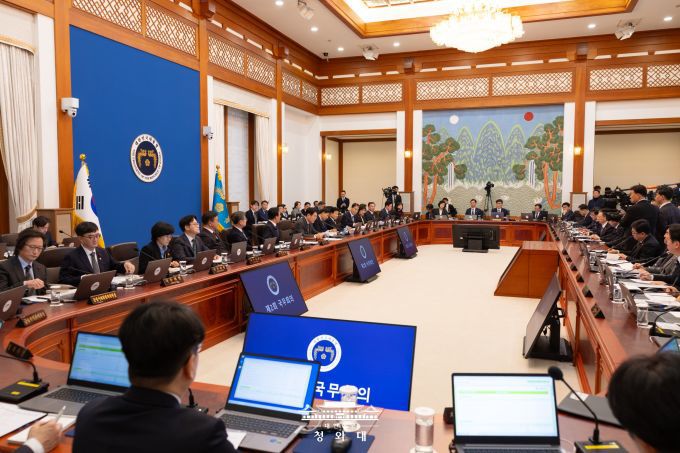 이재명 대통령이 20일 청와대에서 국무회의를 주재하고 있다. [사진=청와대]