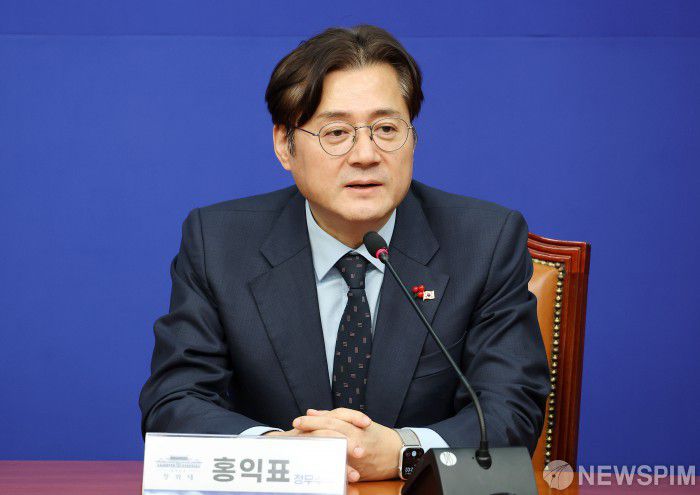 [서울=뉴스핌] 정일구 기자 = 홍익표 신임 청와대 정무수석이 21일 오후 서울 여의도 국회에서 정청래 더불어민주당 대표를 예방하며 발언하고 있다. 2026.01.21 mironj19@newspim.com