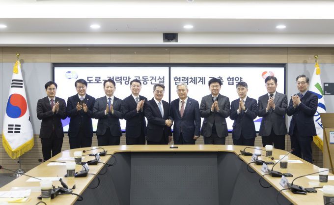 ′도로－전력망 공동건설 협력체계 구축 협약. [사진=경기도]