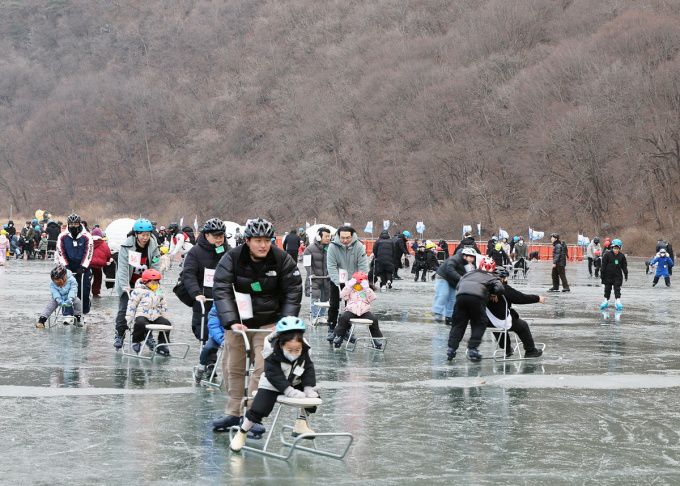 '북극발 한파'가 이어지자 경북 영양군이 '영양꽁꽁 겨울축제'를 당초보다 1주간 늘여 내달 1일까지 연장 운영한다.[사진=영양군]2026.01.22 nulcheon@newspim.com