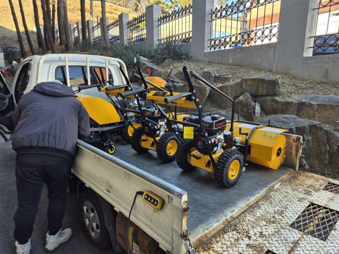 주행형 제설기. [사진=군포시]