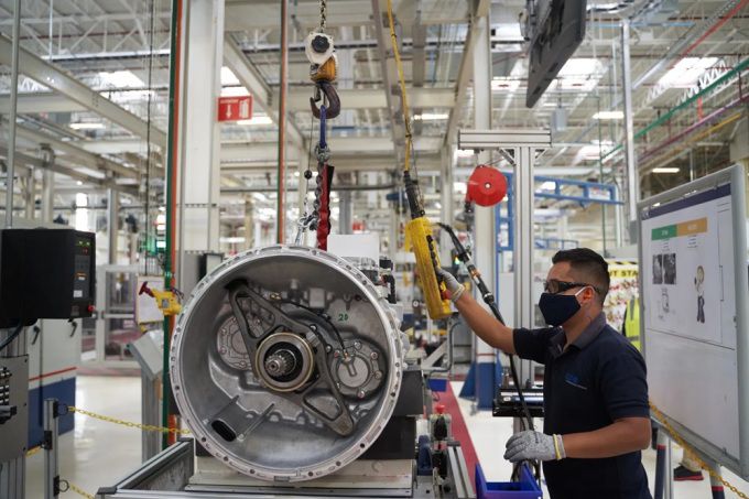 이튼 생산라인의 트럭 조립 현장 [사진=블룸버그]