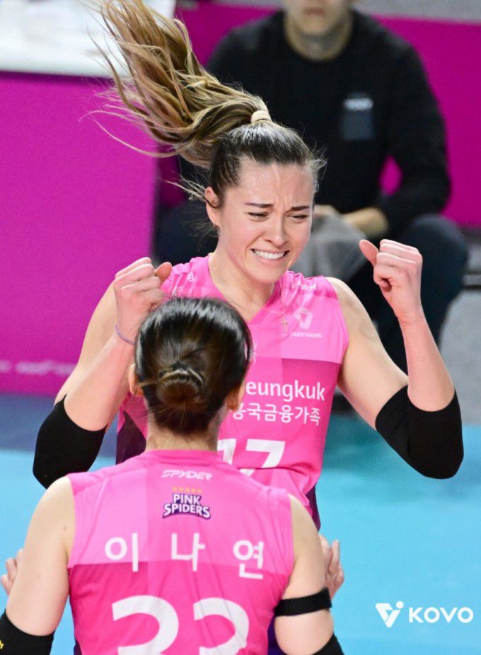 [서울=뉴스핌] 박상욱 기자 = 흥국생명 레베카가 23일 2025-2026 V리그 여자부 GS칼텍스와의 4라운드 마지막 경기에서 득점을 올리고 포효하고 있다. [사진=KOVO] 2026.01.23 psoq1337@newspim.com