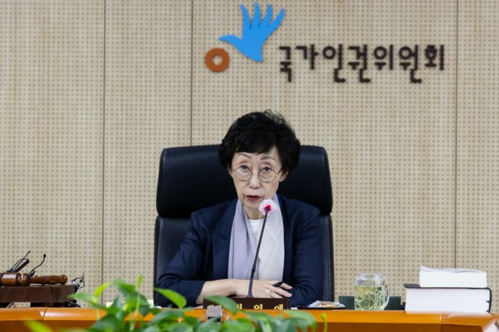 30일 오전 서울 중구 국가인권위원회에서 열린 제26차 상임위원회에서 최영애 국가인권위원회 위원장이 발언하고 있다.(사진=연합뉴스)