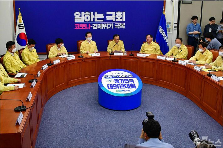 더불어민주당 이해찬 대표가 12일 오전 국회에서 열린 고위당정협의회에서 발언을 하고 있다. (사진=윤창원 기자)