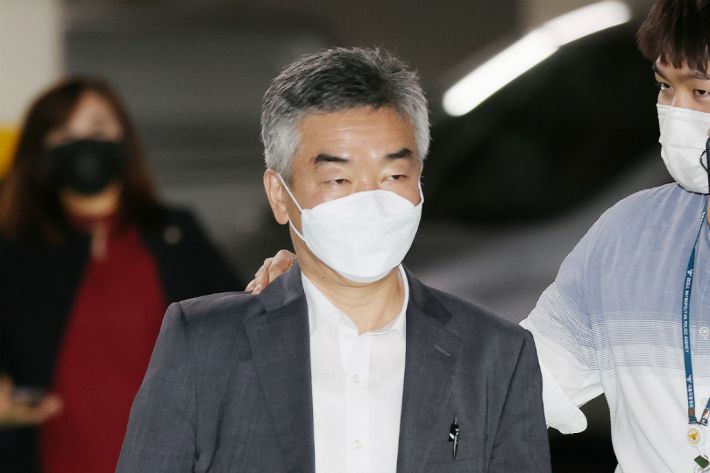 고(故) 박원순 전 서울시장의 비서실장을 지낸 김주명 서울시평생교육진흥원장이 13일 오전 서울지방경찰청에서 박 전 시장의 성추행 방조 혐의 관련 조사를 받기 위해 출석하고 있다.(사진=연합뉴스)